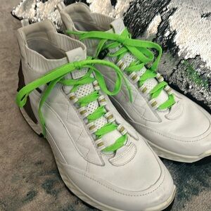 Perfect outdoor active shoe. White with green neon lacings size 40